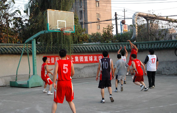 8188cc威尼斯与溧阳市经信局举行篮球友谊赛