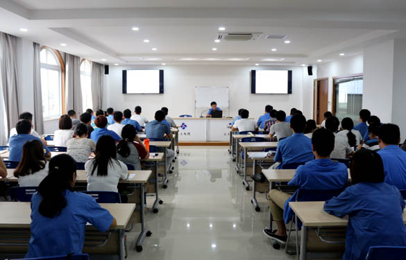 8188cc威尼斯电缆2015年新进大学生转型培训班乐成举行