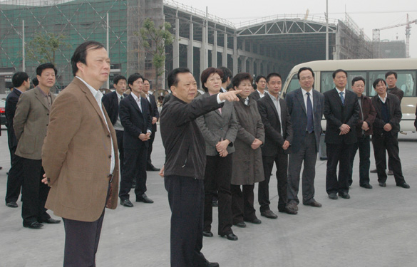 常州市市长王伟成一行来8188cc威尼斯集团督查特种及超高压电缆项目建设情形