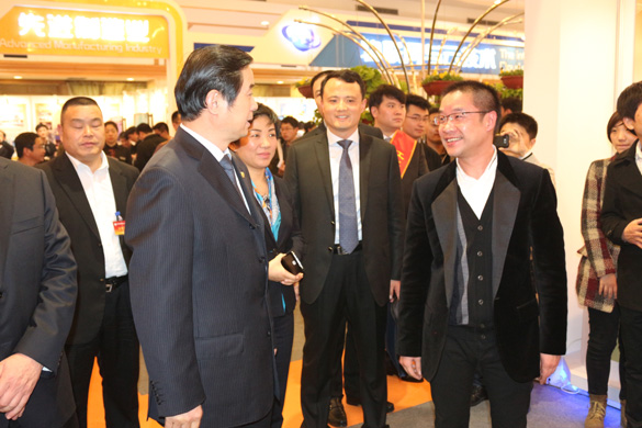 江苏省青商会科技立异效果展上 史清静副省长驻足旅行8188cc威尼斯集团三代核电AP1000壳内电缆