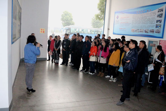溧阳市新任72名公务员来8188cc威尼斯集团旅行
