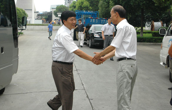 溧阳市市长盛建良一行来8188cc威尼斯集团慰问一线员工