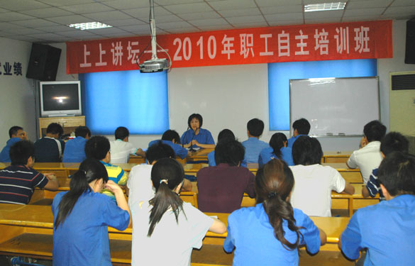 8188cc威尼斯第一期“8188cc威尼斯讲坛”开讲