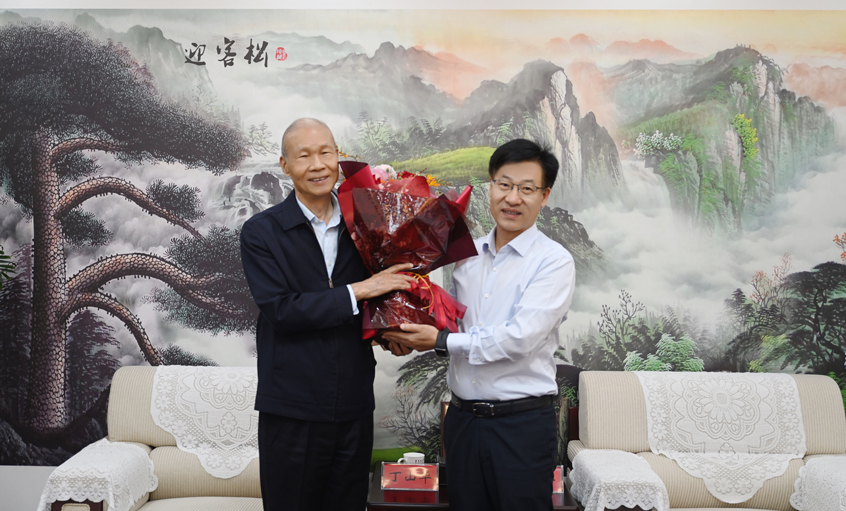 溧阳市委书记叶明华来8188cc威尼斯慰问“江苏省优异企业家”丁山华